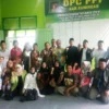 Belasan mantan Caleg PPP foto bersama Plt Ketua DPC PPPKuningan Arya Permana Graha dan jajaran, usai pertemuan di Sekretariat DPC PPPKuningan, Sabtu lalu.