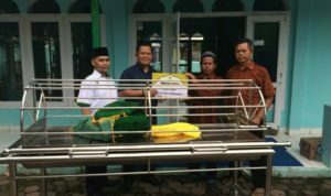 abd-KOTA WALI RW 10 Panjunan menerima bantuan keranda dan pemandian jenazah (4)