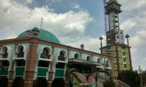 dri - Bupati malu dengan kondisi masjid (2)