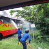 Tersangkut Kabel Listik, Bus Terbakar di Pantura