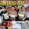 Polisi Ciduk Penjual Tembakau Gorila