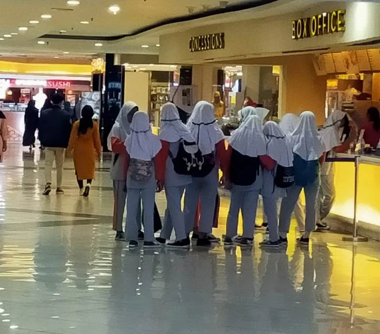 Bukan Libur, Tapi Pindah Belajar, Pulang Cepat, Siswa Ada yang ke Mall dan Bioskop