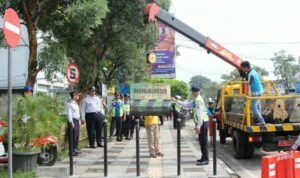 Alasan Pengendara Pilih Parkir di Trotoar