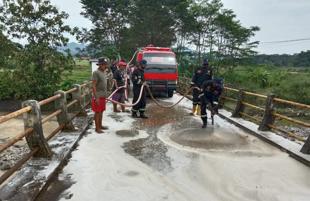 Banjir-bandang-ciniru-kuningan