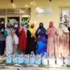 Sapa Guru PAUD-TK ABA Bagi Sembako untuk Kaum Duafa
