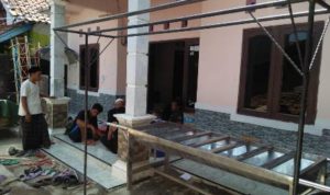 Pembunuh Warga Karangkendal Ngumpet di Plafon Sekolah Pembunuh Warga Karangkendal Ngumpet di Plafon Sekolah