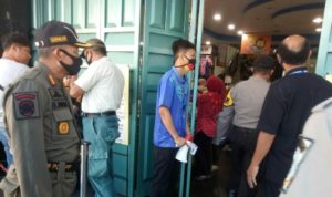 Langgar Aturan PSBB, Toko Ria Busana Disegel Paksa