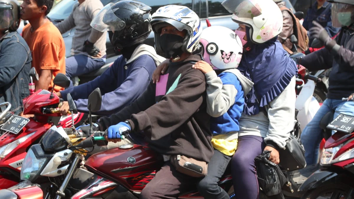 pemudik-sepeda-motor-jalur-pantura-cirebon