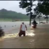 Asyik Berenang, Dua Remaja Tewas Terseret Ombak Pantai Pulobi Indramayu