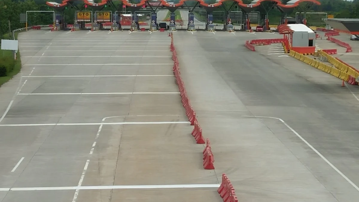 Ada Penutupan Akses Masuk, Jalan Tol Arah Jakarta Sepi Ada Penutupan Akses Masuk, Jalan Tol Arah Jakarta Sepi