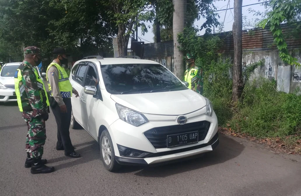 Pemudik Kembali ke Jakarta, Petugas Lakukan Penyekatan di Perbatasan