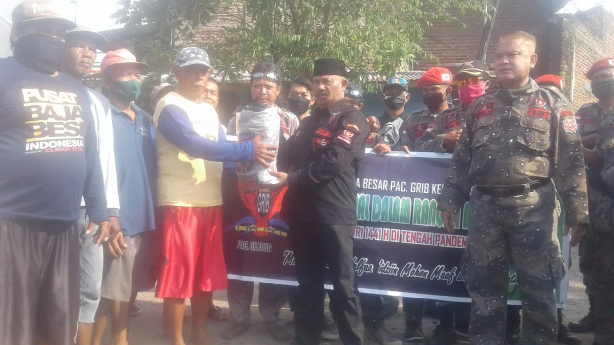 GRIB Berbagi untuk Negeri, Bagikan Sembako di Tengah Pandemi Covid-19 GRIB Berbagi untuk Negeri, Bagikan Sembako di Tengah Pandemi Covid-19