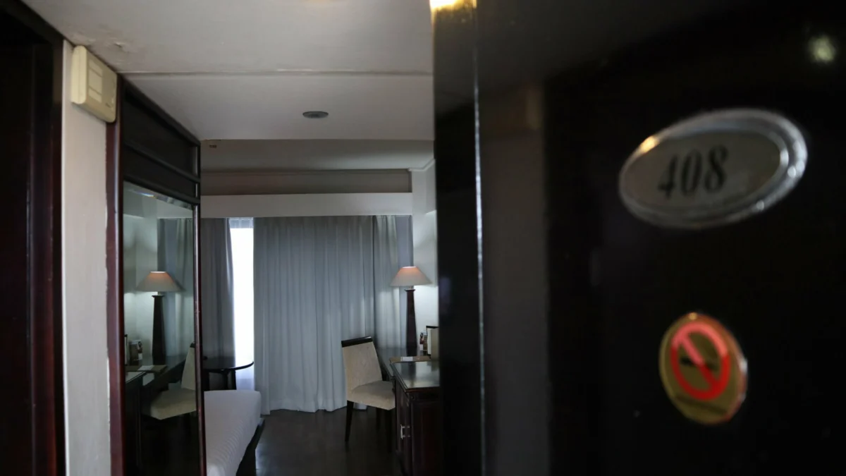 Sambut New Normal, Disporapar Susun Protokol Kesehatan di Objek Wisata hotel-tenaga-medis-kota-cirebon