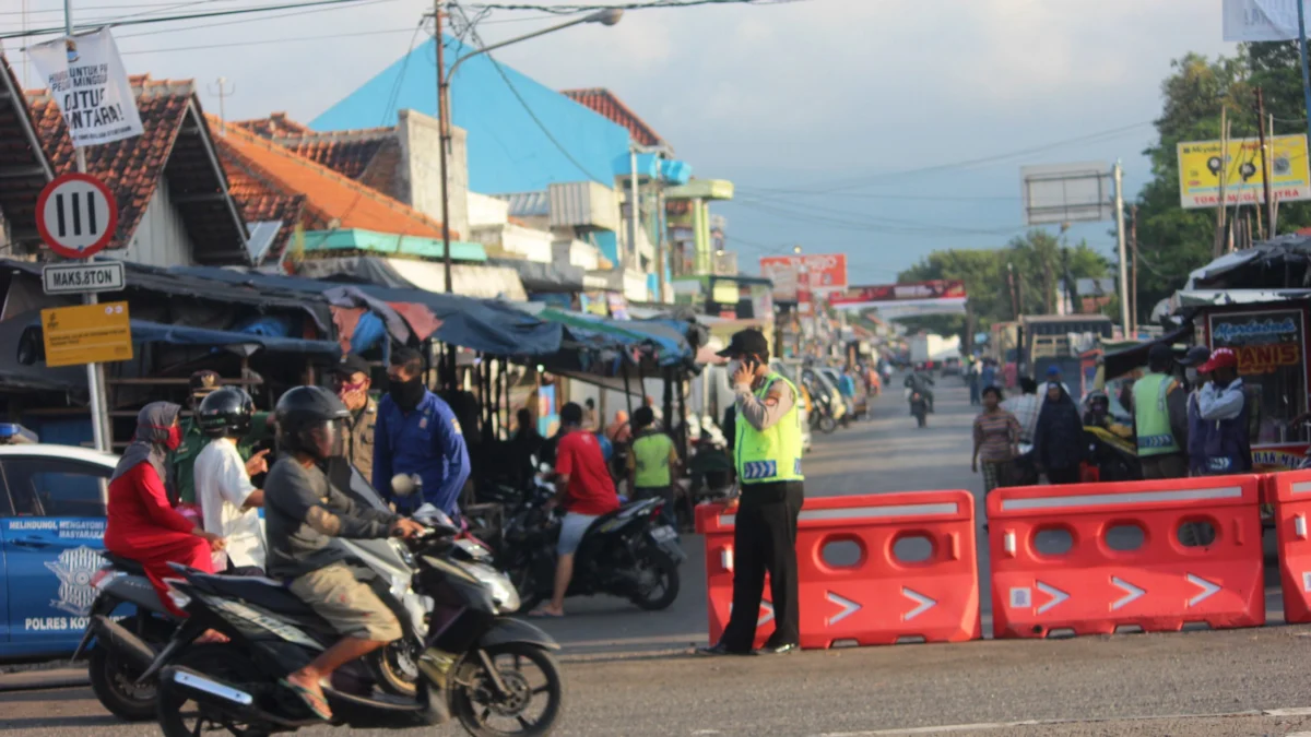 penyekatan-jalan-kabupaten-cirebon