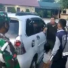 Viral Video Pria Mengaku Tak Bisa Beli Susu, Serahkan 2 Anaknya ke Petugas PSBB