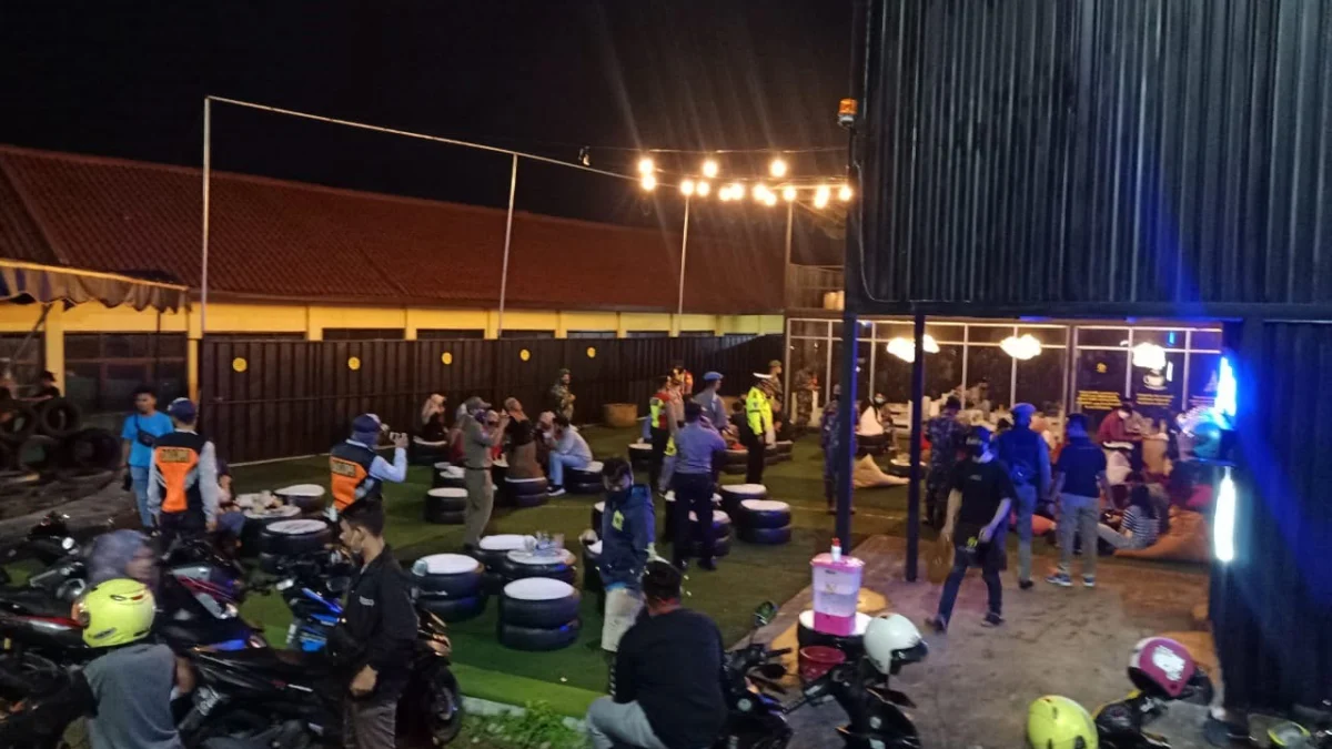 Satgas Covid-19 Tertibkan Kafe Langgar Jam Malam