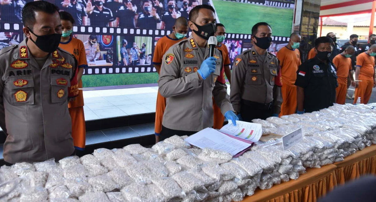 Bongkar Gudang Obat di Harjamukti