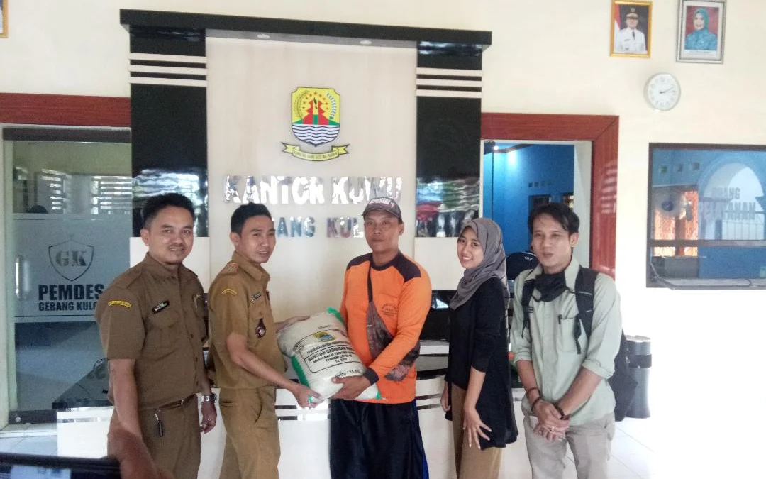 Rapid Test PPS Dikhawatirkan Picu Klaster Baru den-Bantuan beras bupati cirebon di Gebang Kulon