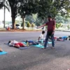 Jenuh di Rumah, Para Perenang Latihan di Area Parkir