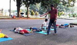Jenuh di Rumah, Para Perenang Latihan di Area Parkir Jenuh di Rumah, Para Perenang Latihan di Area Parkir