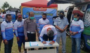 Buka Layanan PKB di Pantai Plentong