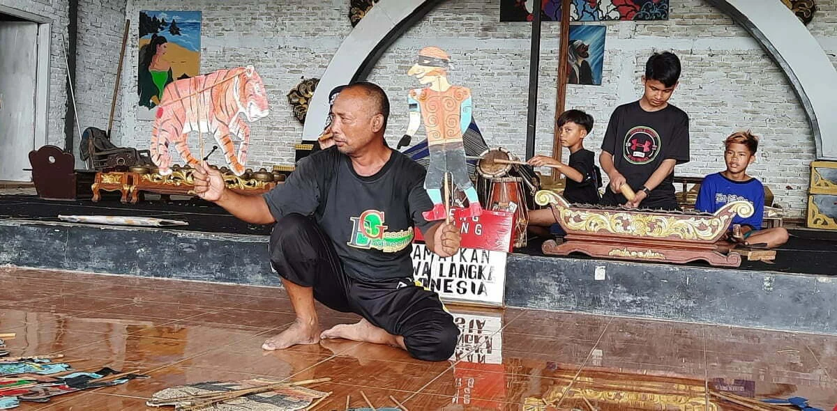 Kolaborasi dengan Pendongeng Keliling
