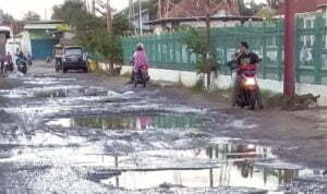 Jalan Menuju RTH Seperti Kubangan Jalan Menuju RTH Seperti Kubangan