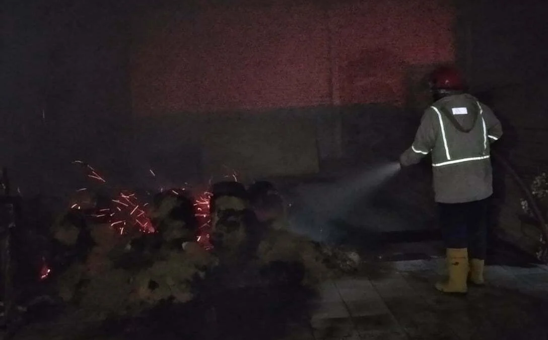 Gudang Rotan di Kebarepan Ludes