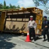 Ban Meletus, Truk Gas Terbalik