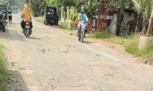 Jalan Berlubang, Batu Berserakan