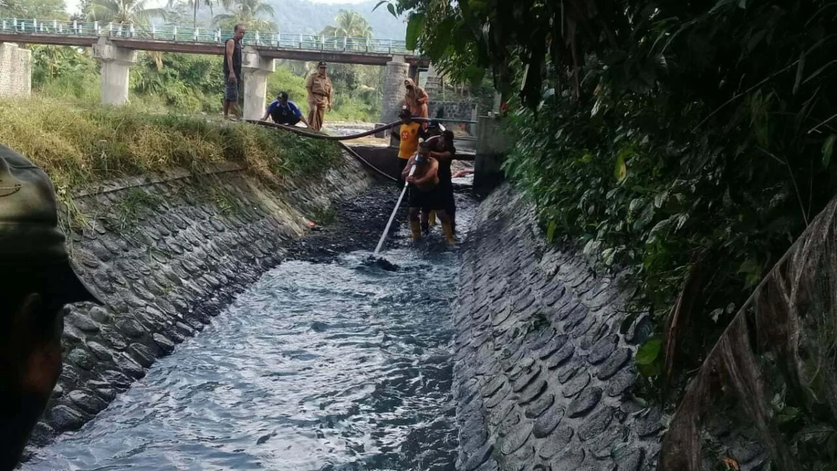 Cegah Banjir, Bersihkan Irigasi
