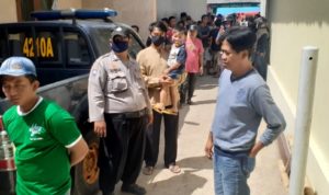 Gandir Menggunakan Selang Air Kecil Gandir Menggunakan Selang Air Kecil