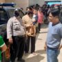 Gandir Menggunakan Selang Air Kecil