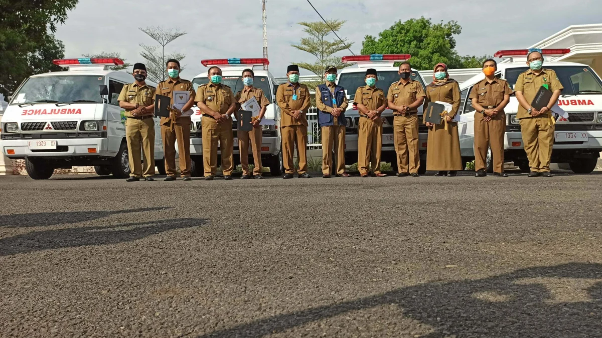 Bupati Majalengka Serahkan Empat Ambulans