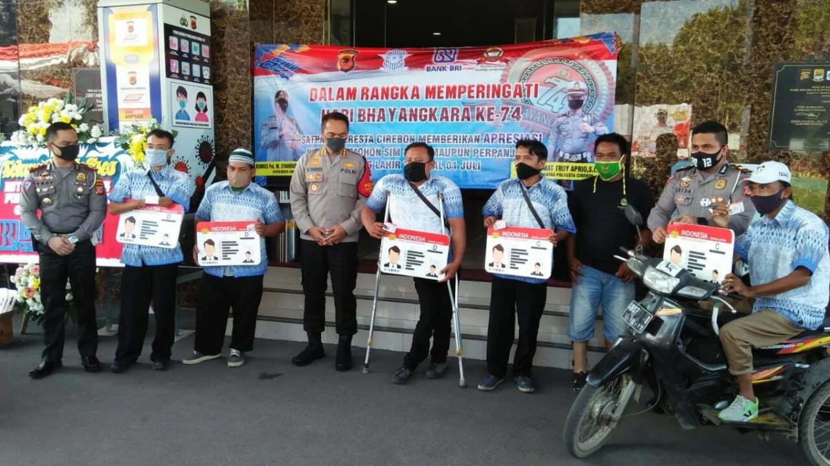 Lulus Ujian, Penyandang Disabilitas Dapat SIM Gratis  