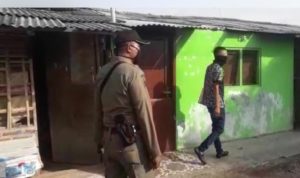 Satpol PP Segera Robohkan Bangli Mesum den-Perintahkan Pengosongan Bangli Mesum