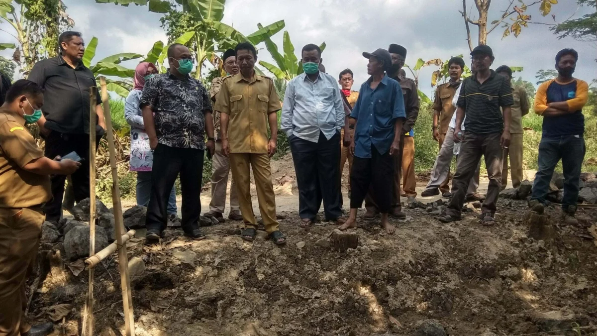 *Kisruh Pelebaran Jalan Cicalung-Pasirayu, Pemilik Lahan Minta Ganti Rugi