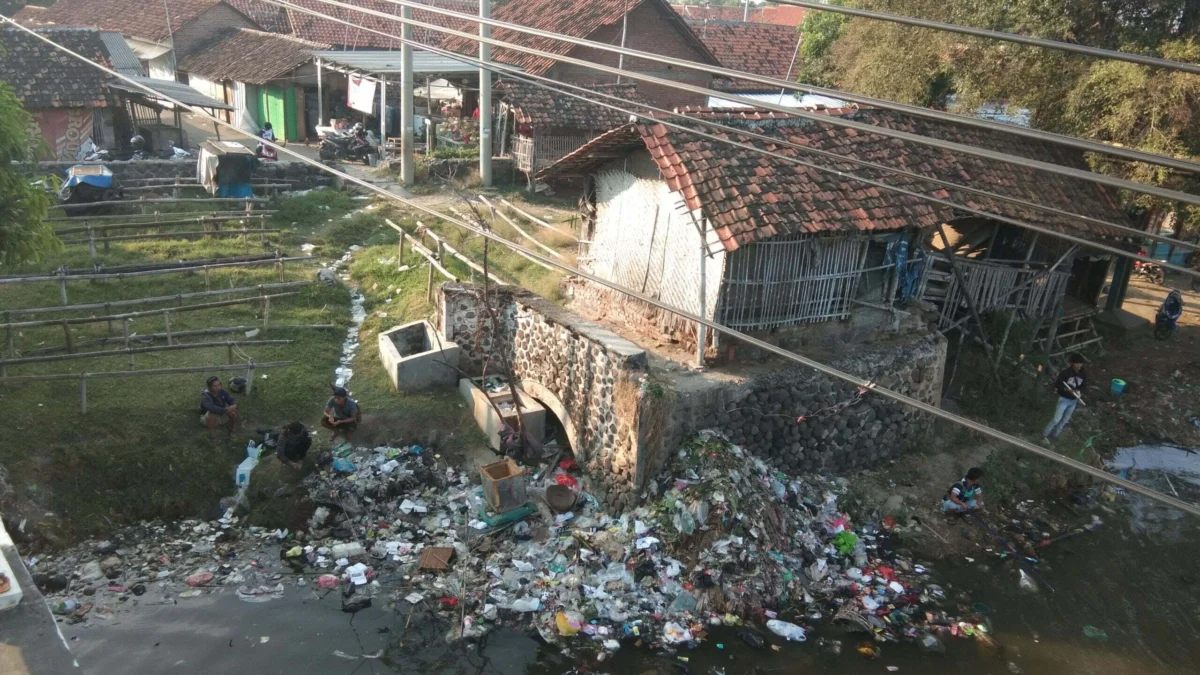 Waduh, Warga Produksi 1.198 Ton Sampah Perhari dr i- sampah yang tak tertangani DLH (1)