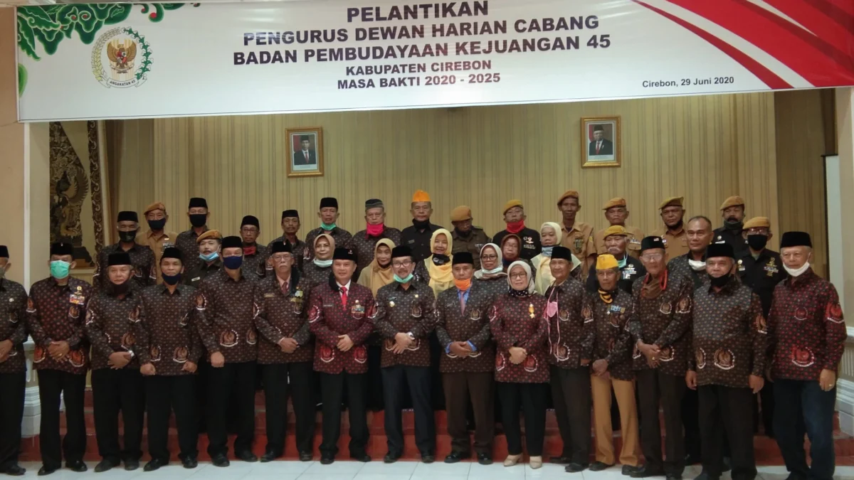 Bupati Dilantik Jadi Ketua DHC Kejuangan 45 dri - dilantik jadi ketua DHC Kabupaten Cirebon (2)
