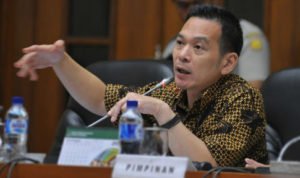 DPR Kritik Mentan soal Kalung Antivirus