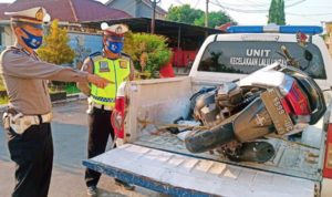 Gagal Nyalip, Terseret Truk