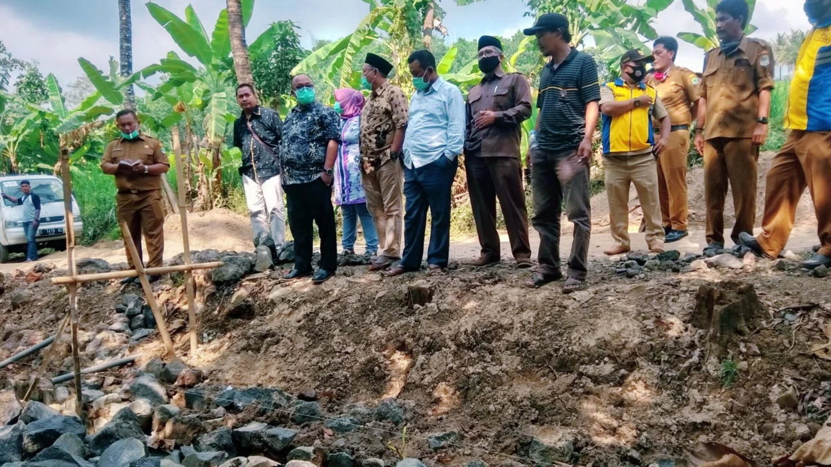 Pelebaran Jalan Cicalung-Pasirayu Dilanjutkan