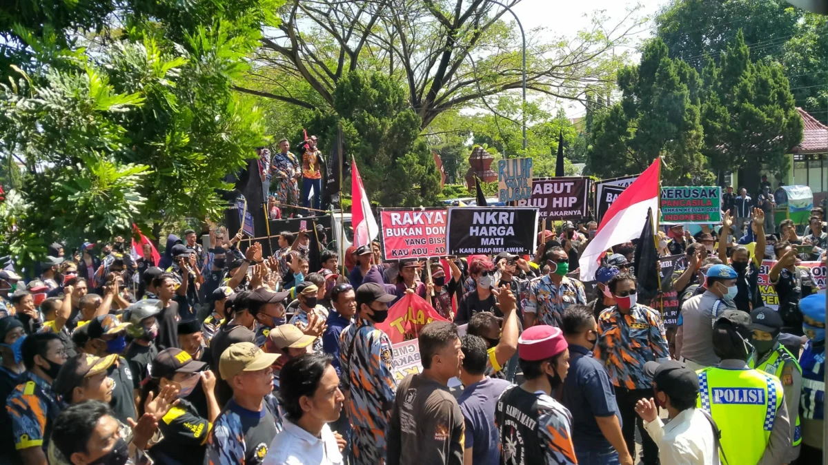 Demo, Massa Desak Cabut RUU HIP sam - demo ruu hip (2)