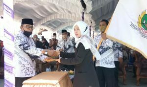 Entin Suhartini Pimpin SMK PGRI Jatibarang