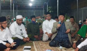 Kiai Mustofa Aqil Sirodj Tahlil di Rumah Yance