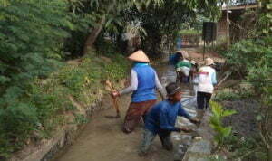 Petani Normalisasi Saluran Irigasi