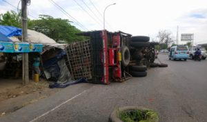 Kagok Truk Balap, Tronton Terbalik Kagok Truk Balap, Tronton Terbalik