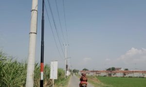 Jalan Dua Desa Gelap Sebulan