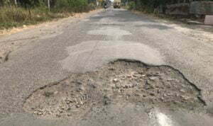 Warga Desa Suci keluhkan Jalan Rusak Warga Desa Suci keluhkan Jalan Rusak