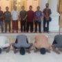 Guru Honorer Sujud Syukur di Depan Bupati Imron
